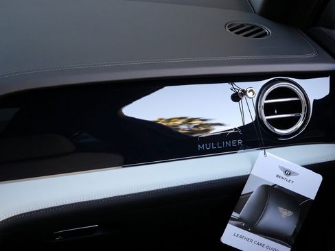 New 2025 Bentley Bentayga Extended Wheelbase image 28