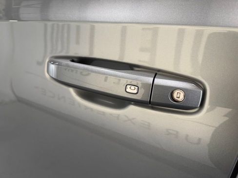 Used 2025 GMC Yukon AT4 Ultimate AWD/4WD image 5