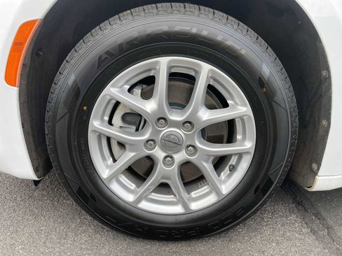 Used 2022 Chrysler Voyager LX image 18