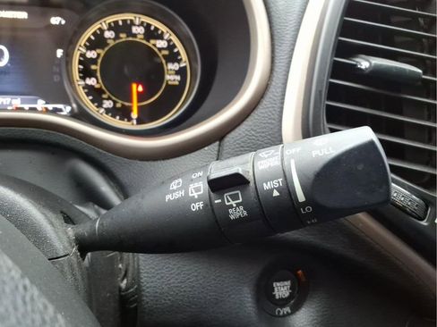 Used 2018 Jeep Cherokee Limited w/ High Altitude Package image 32