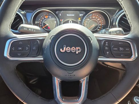 Used 2023 Jeep Wrangler Unlimited Sahara AWD/4WD image 31
