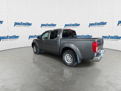 Used 2016 Nissan Frontier SV w/ SV Value Truck Package AWD/4WD image 8