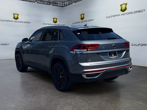 Used 2022 Volkswagen Atlas Cross Sport SE w/ Black Wheel Package FWD image 3