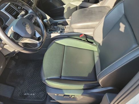 Used 2020 Volkswagen Atlas Cross Sport SE image 18