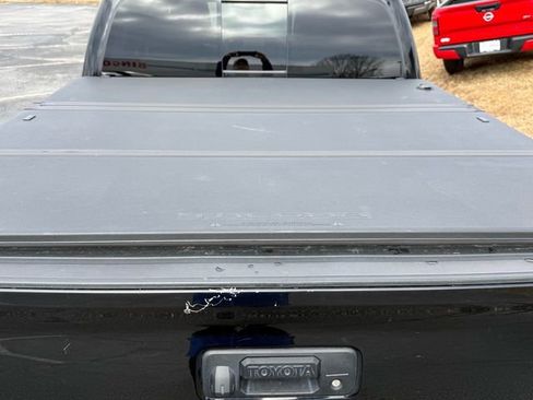 Used 2022 Toyota Tacoma TRD Sport image 17