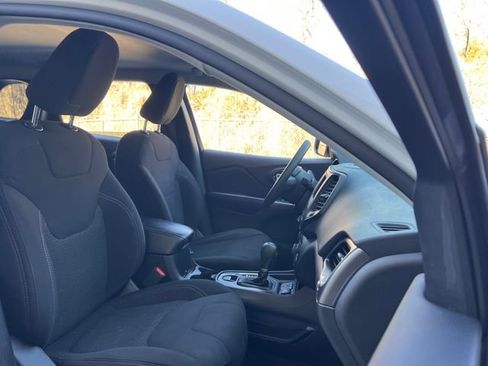 Used 2019 Jeep Cherokee Latitude w/ Popular Appearance Group image 29