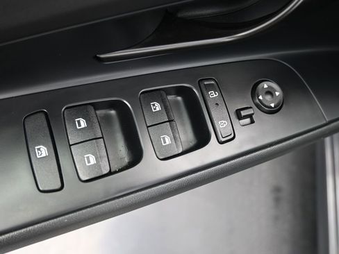 Certified 2025 Hyundai Elantra Sport image 11