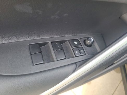 Used 2023 Toyota Corolla Cross XLE image 18