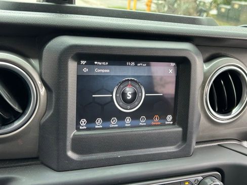 Certified 2018 Jeep Wrangler Unlimited Sahara image 21