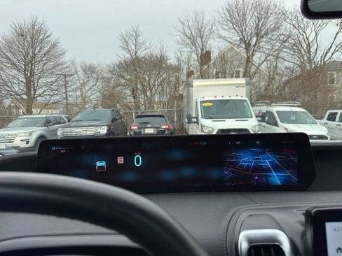 Used 2025 Ford Expedition Platinum image 11