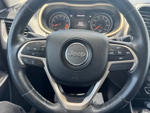 Used 2015 Jeep Cherokee Limited w/ Luxury Group AWD/4WD image 15