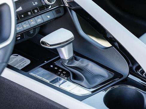 New 2026 Hyundai Elantra Limited FWD image 24