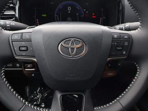 Used 2026 Toyota Camry SE FWD image 17