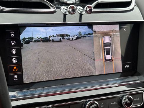 Used 2021 Bentley Bentayga AWD/4WD image 29