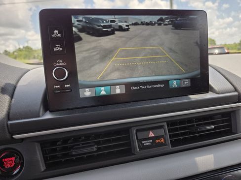 Used 2024 Honda Pilot Touring image 13