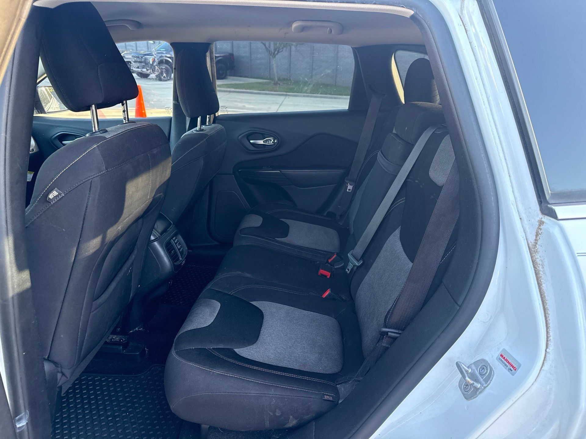 Used 2014 Jeep Cherokee Latitude FWD image 4