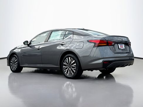 Used 2024 Nissan Altima 2.5 SV image 12