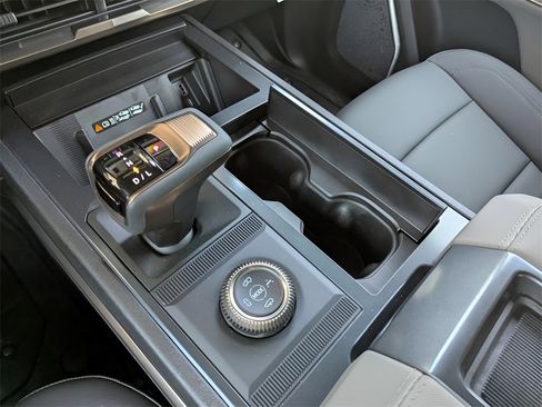 New 2025 GMC Hummer EV 2X image 10