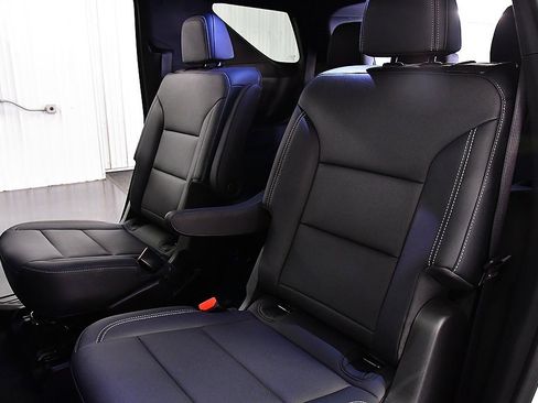 Used 2025 Chevrolet Traverse LT image 27