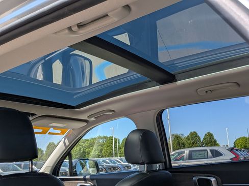 Used 2022 Kia Sorento S w/ Panoramic Sunroof Package AWD/4WD image 27