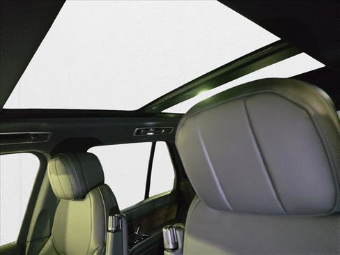 New 2025 Land Rover Range Rover SE image 29