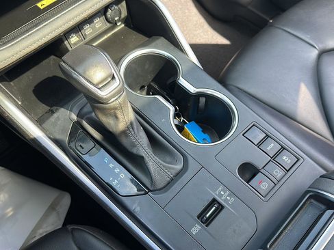 Used 2023 Toyota Highlander XLE image 24