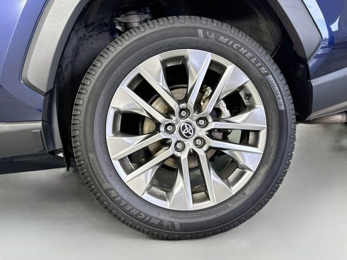 Certified 2021 Toyota RAV4 XLE Premium AWD/4WD image 32