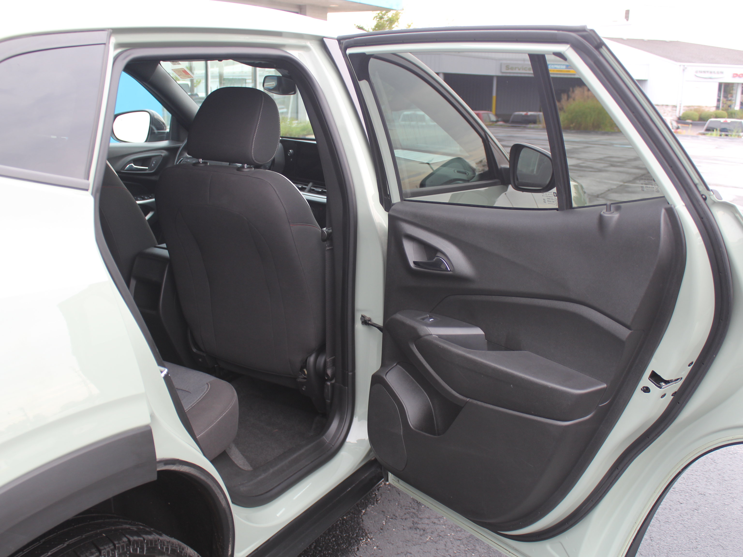 Certified 2024 Chevrolet Trax RS w/ Driver Confidence Package FWD image 24