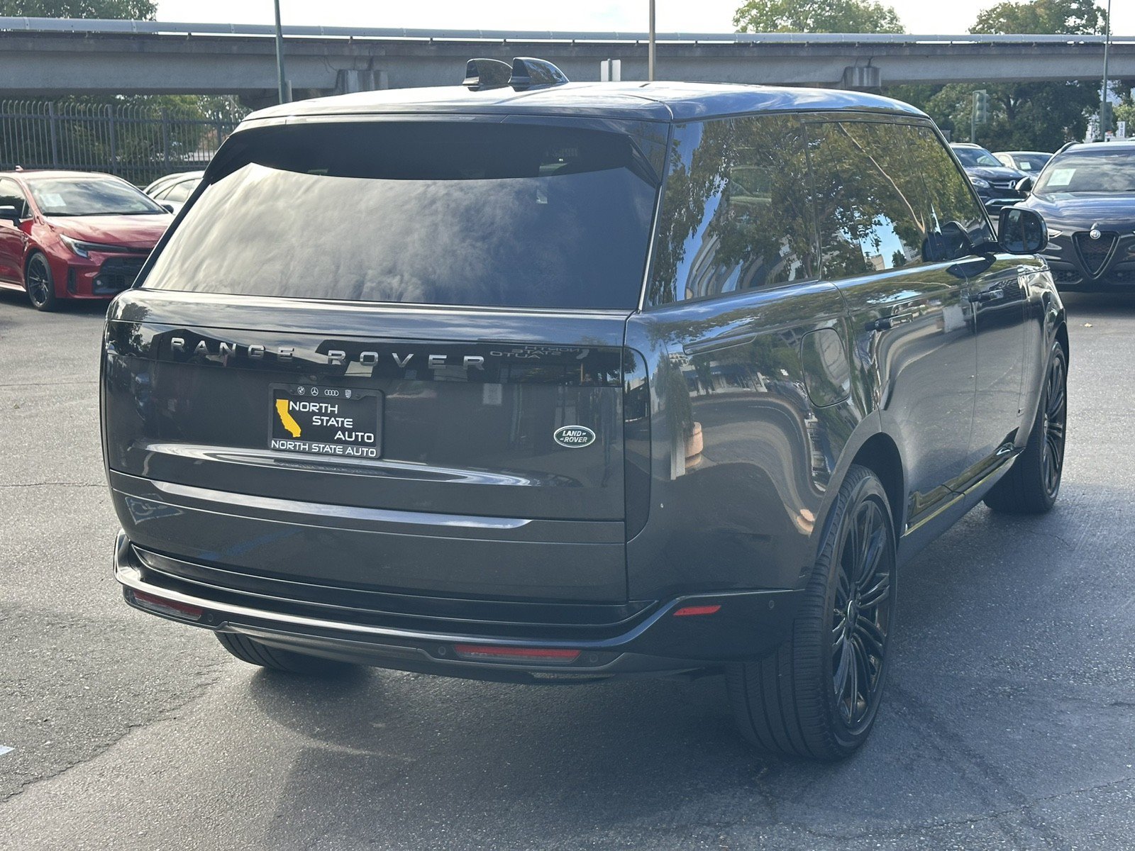 Used 2023 Land Rover Range Rover Long Wheelbase Autobiography AWD/4WD image 9