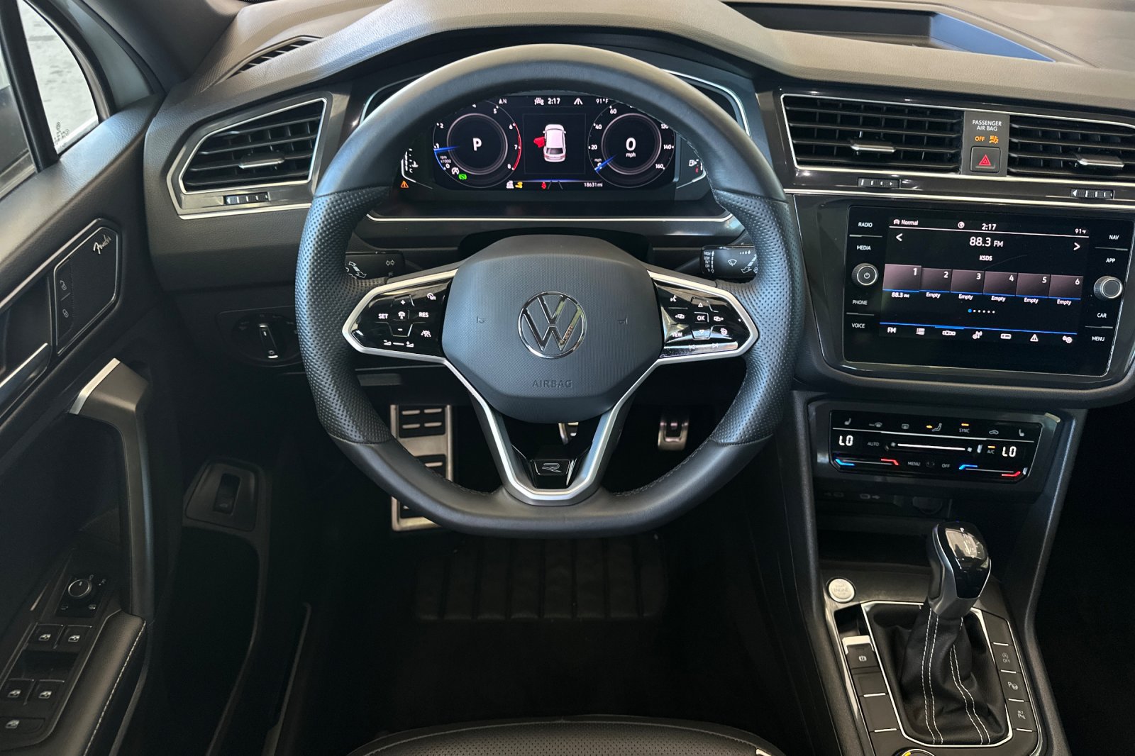 Used 2022 Volkswagen Tiguan SEL R-Line AWD/4WD image 14