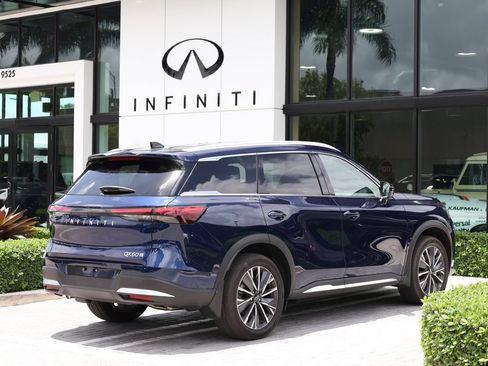 Certified 2026 INFINITI QX60 Luxe w/ Family Package AWD/4WD image 4