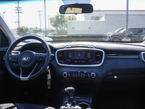 Used 2017 Kia Sorento LX image 18
