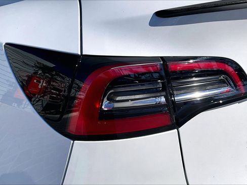 Used 2021 Tesla Model Y Performance image 28