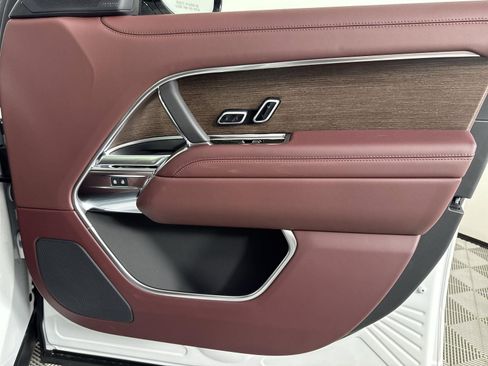 New 2025 Land Rover Range Rover SE image 33
