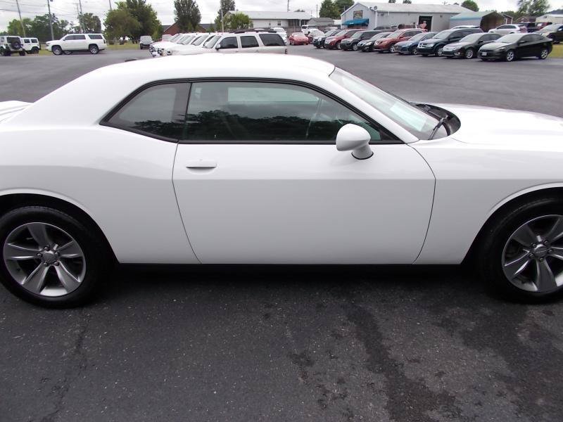 Used 2019 Dodge Challenger SXT RWD image 12