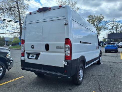 Used 2024 RAM ProMaster 2500 w/ Convenience Group FWD image 8