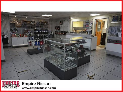 Used 2023 Nissan Pathfinder SV image 29