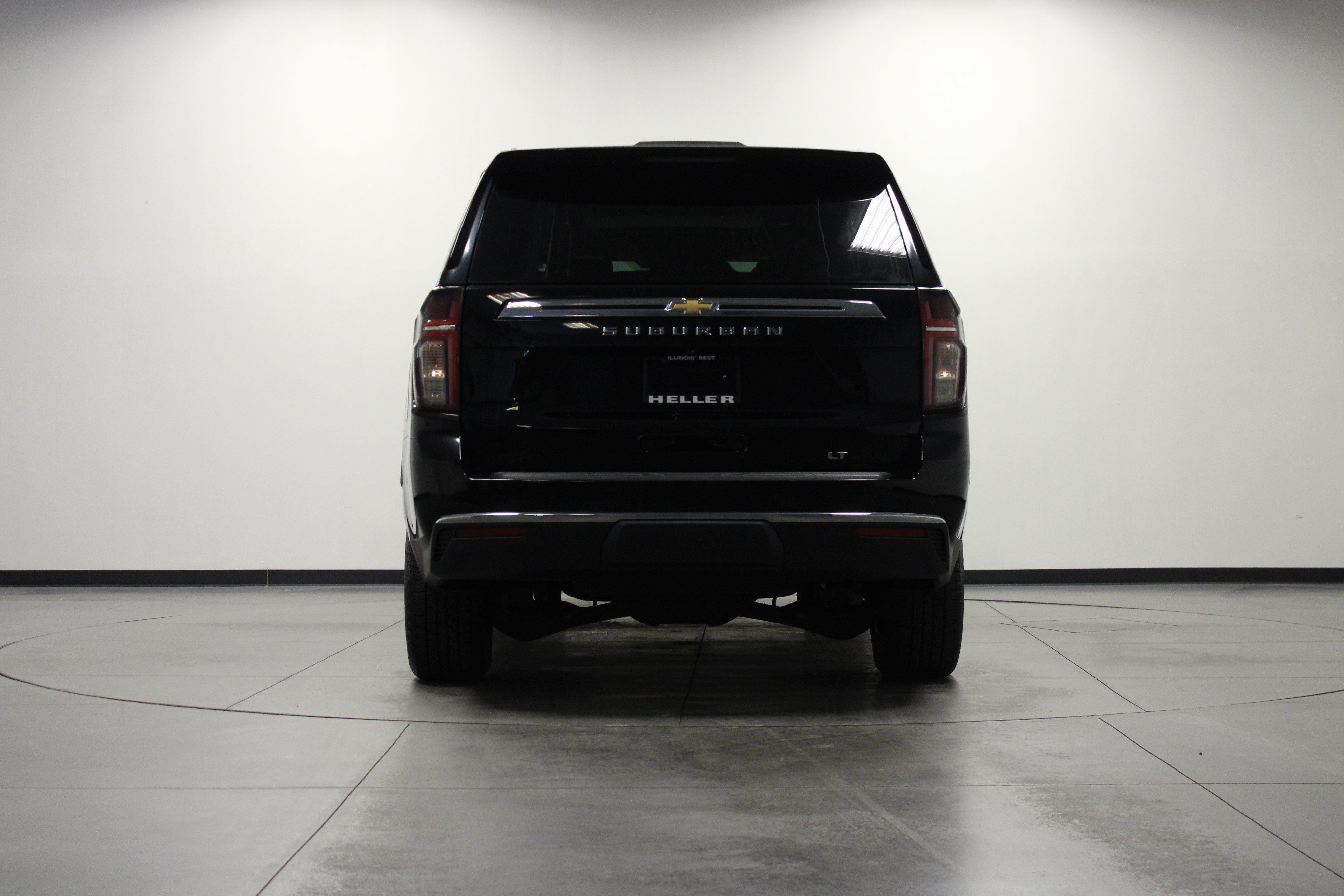 Used 2021 Chevrolet Suburban LT w/ LT Signature Package AWD/4WD image 5