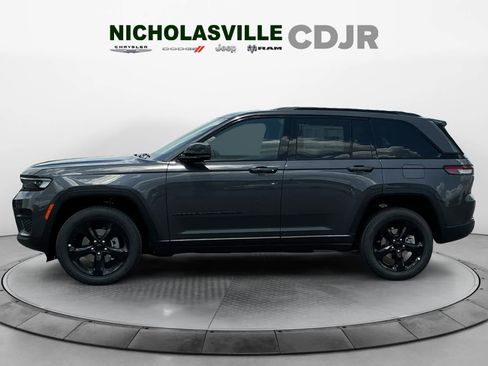 New 2025 Jeep Grand Cherokee Altitude image 3