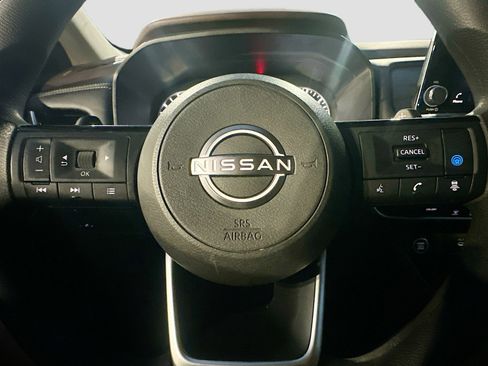 Used 2022 Nissan Rogue SV AWD/4WD image 12