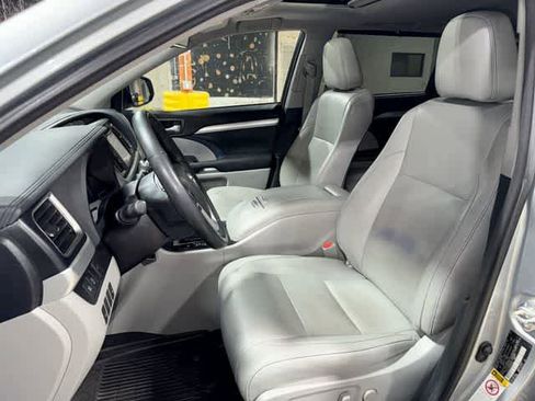 Certified 2017 Toyota Highlander XLE FWD image 15