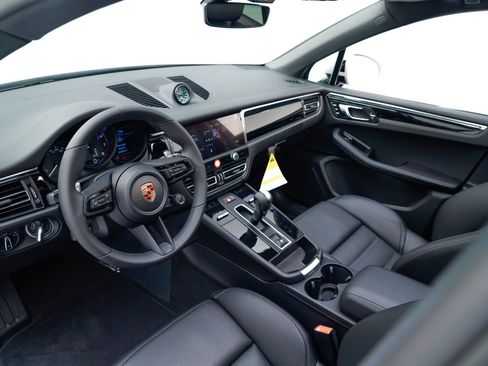 Used 2026 Porsche Macan AWD/4WD image 4