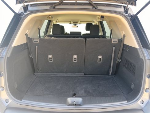 Used 2025 Nissan Pathfinder S FWD image 28