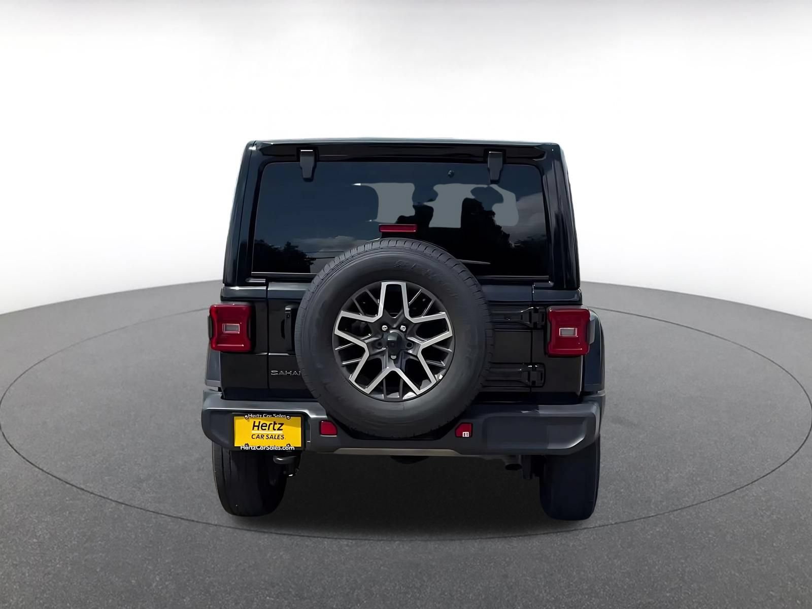 Used 2025 Jeep Wrangler Unlimited Sahara AWD/4WD image 12