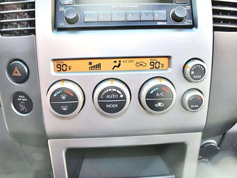 Used 2006 Nissan Pathfinder SE w/ (P01) Se Premium Pkg image 19