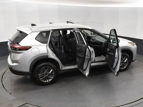Used 2024 Nissan Rogue S AWD/4WD image 6