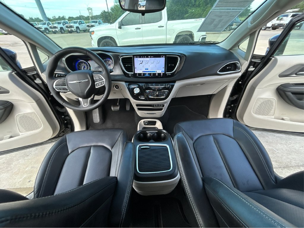 Used 2024 Chrysler Pacifica Touring-L FWD image 21