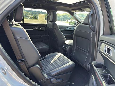 Used 2027 Ford Explorer ST-Line w/ Premium Package AWD/4WD image 18