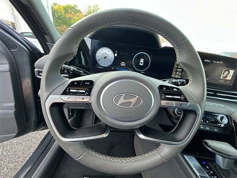 Certified 2025 Hyundai Elantra SEL image 25