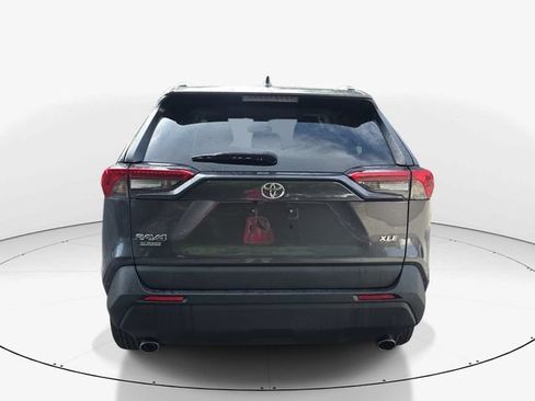 Used 2021 Toyota RAV4 XLE w/ Convenience Package FWD image 5